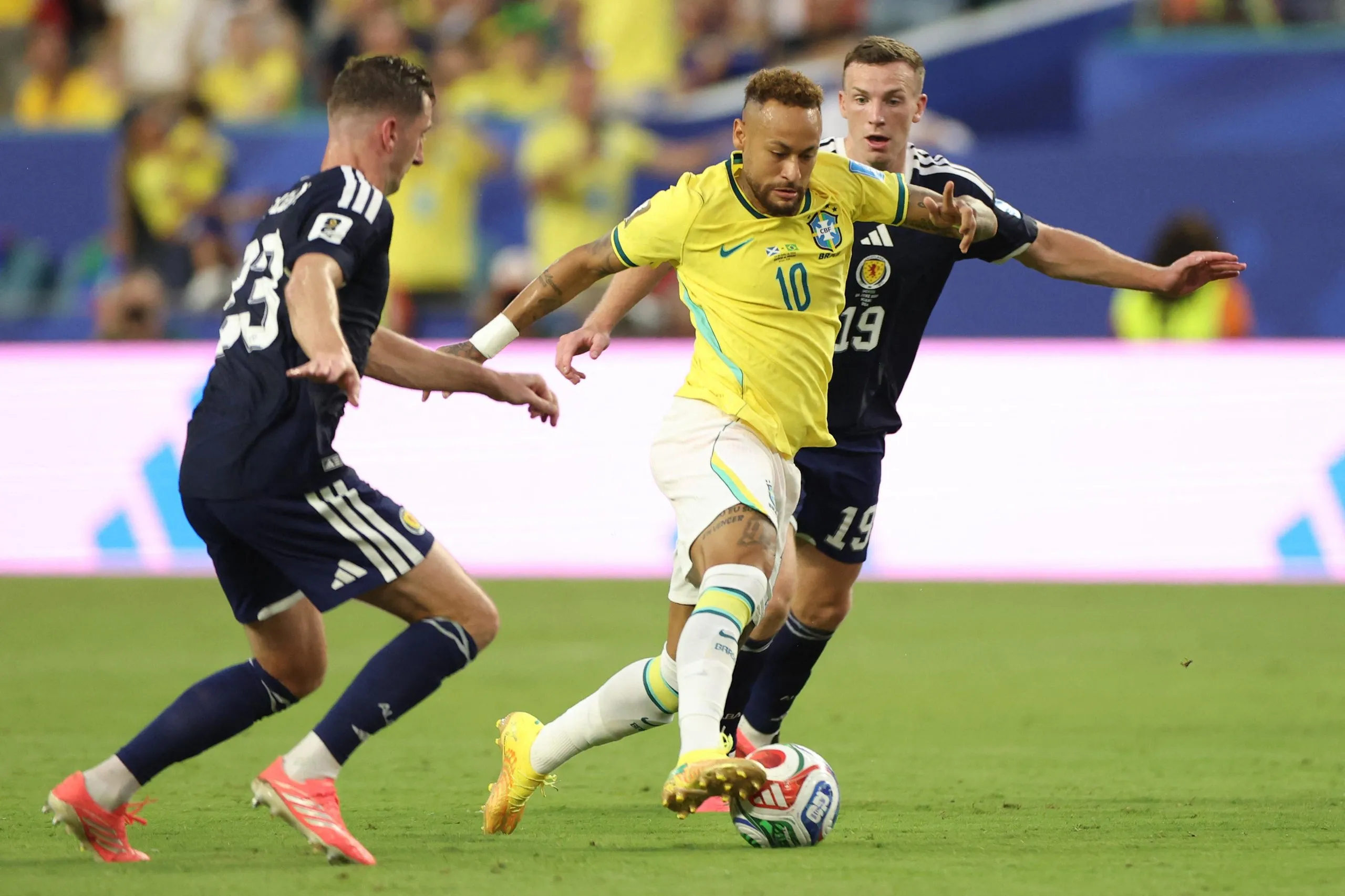 Neymar makes his first Brazil appearance in nearly three years as he comes on for Cunha.