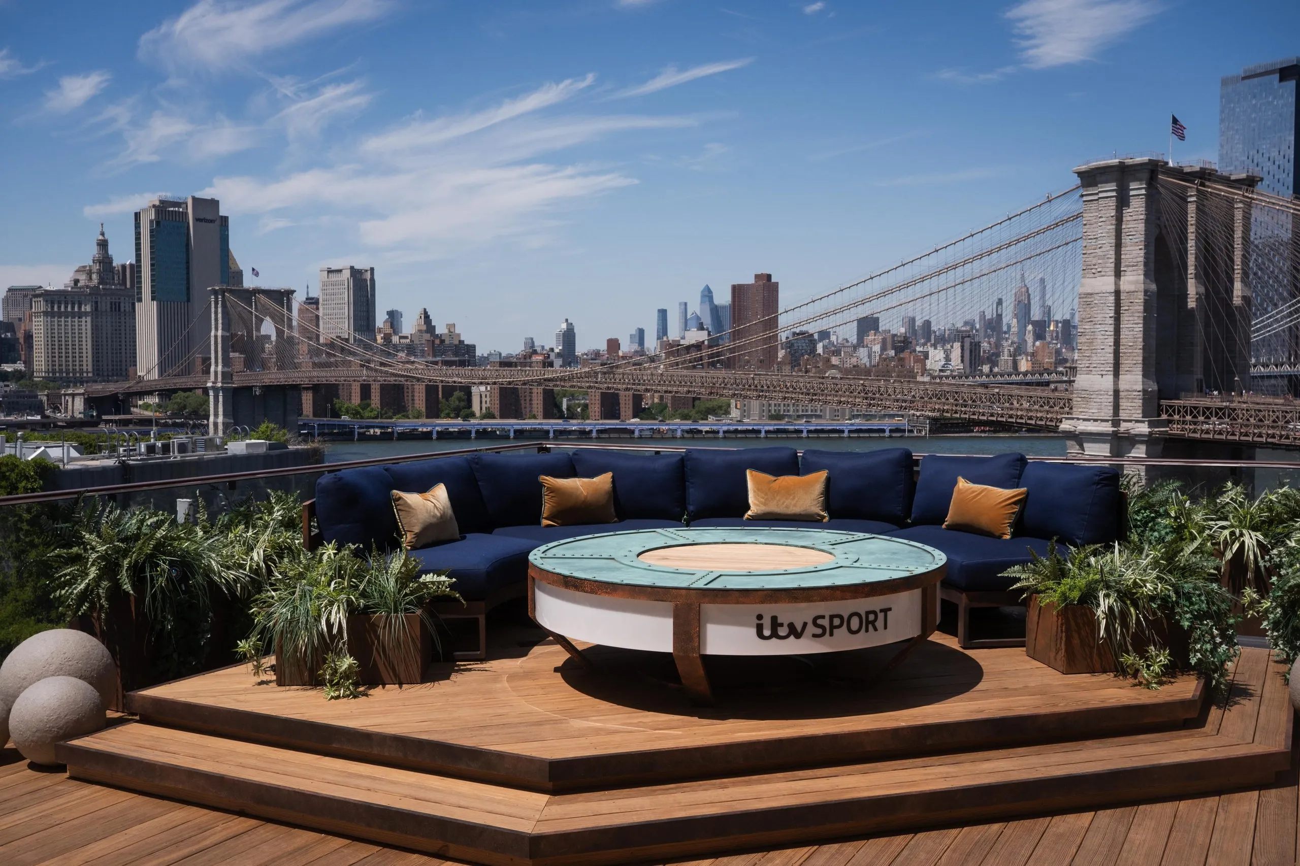 ITV rooftop studio with a view of the Brooklyn Bridge