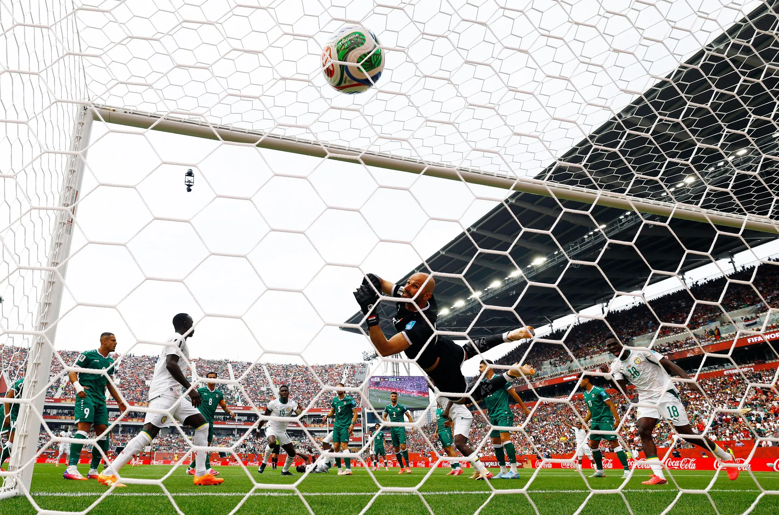 Senegal have the lead, courtesy of a deflection off Habib Diarra.