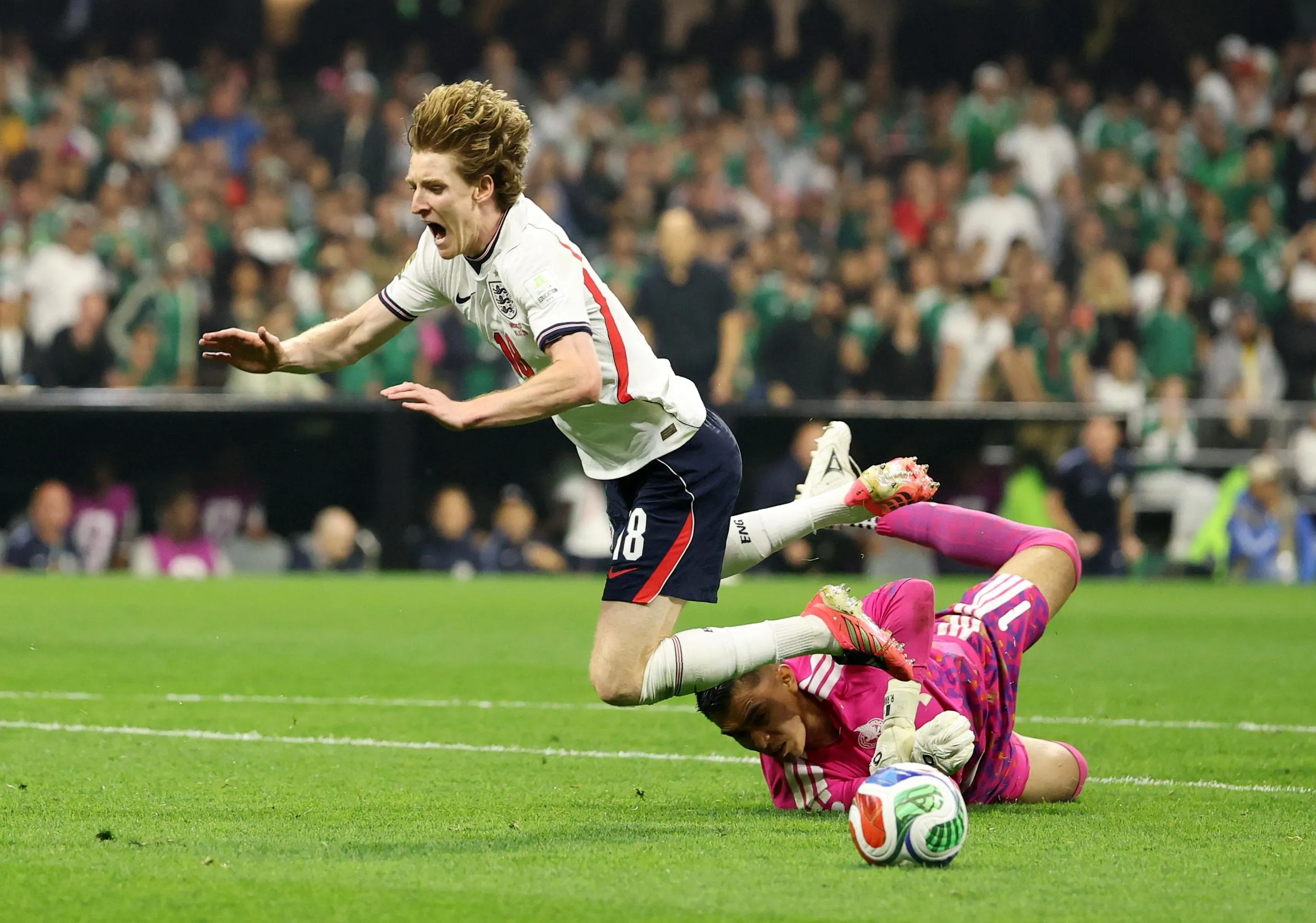 Anthony Gordon wins a penalty against Mexico. 