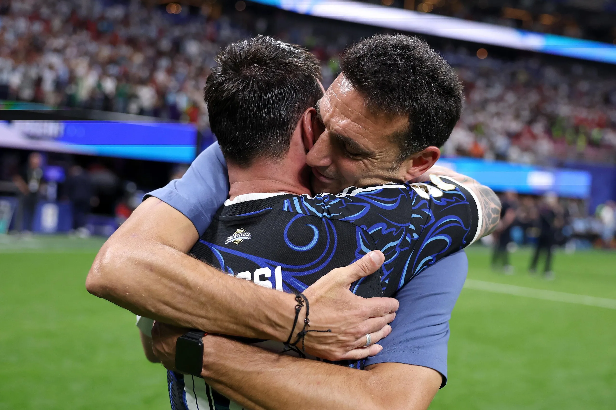 Lionel Scaloni and Lionel Messi embrace after the semi-final against England in Atlanta